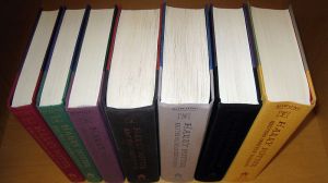 800px-Harry_Potter_Books_1-7_without_dust_jackets,_1st_American_eds._2